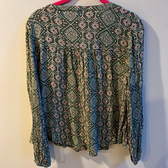 Hollister Long-Sleeved Blouse w/Lace Up Front. Brown/Burgundy/Orange size M - Picture 5 of 5